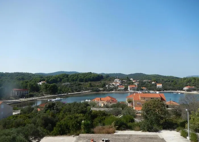 With Parking Space Lumbarda, Korcula - 18037 דירה *